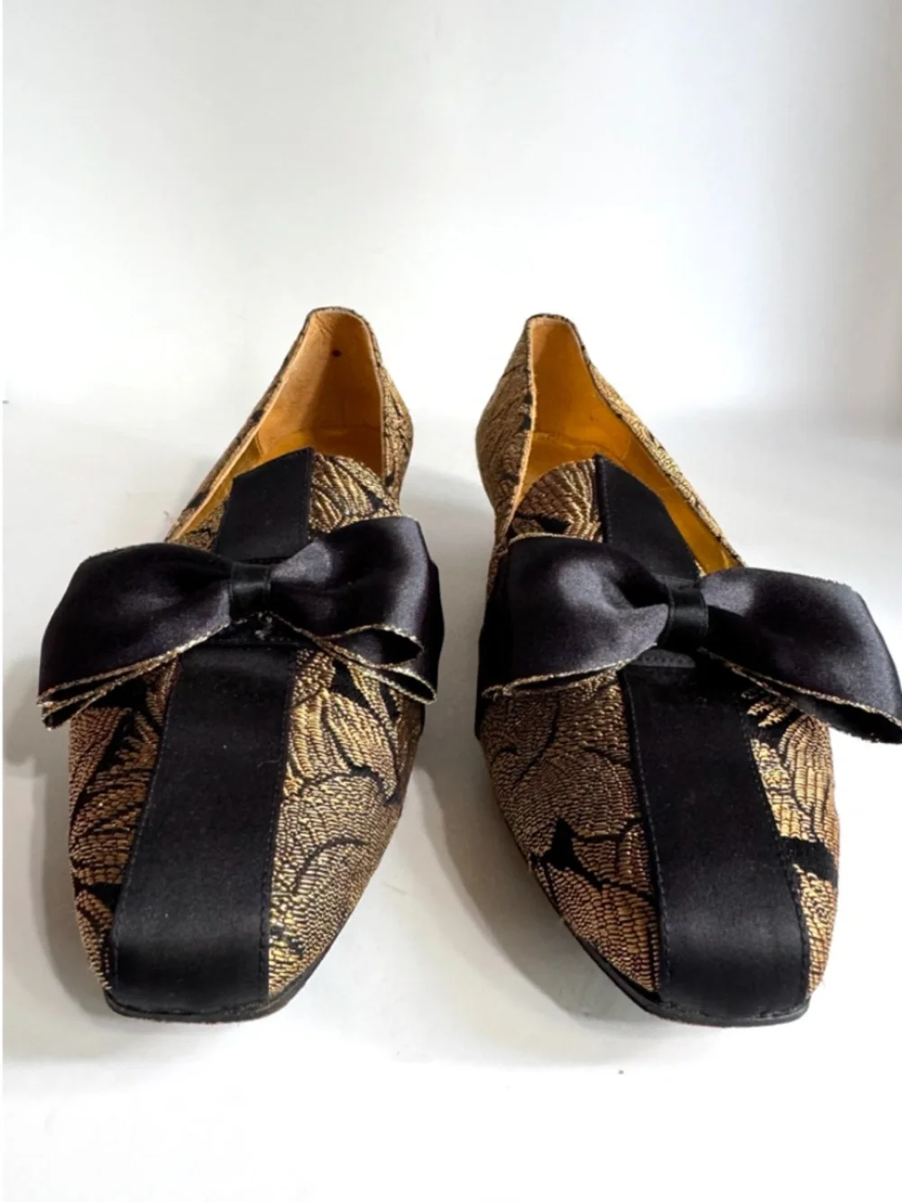 Diva by Nadine Levenson Vintage Formal Bow Block Heels in Gold and Black 7.5N